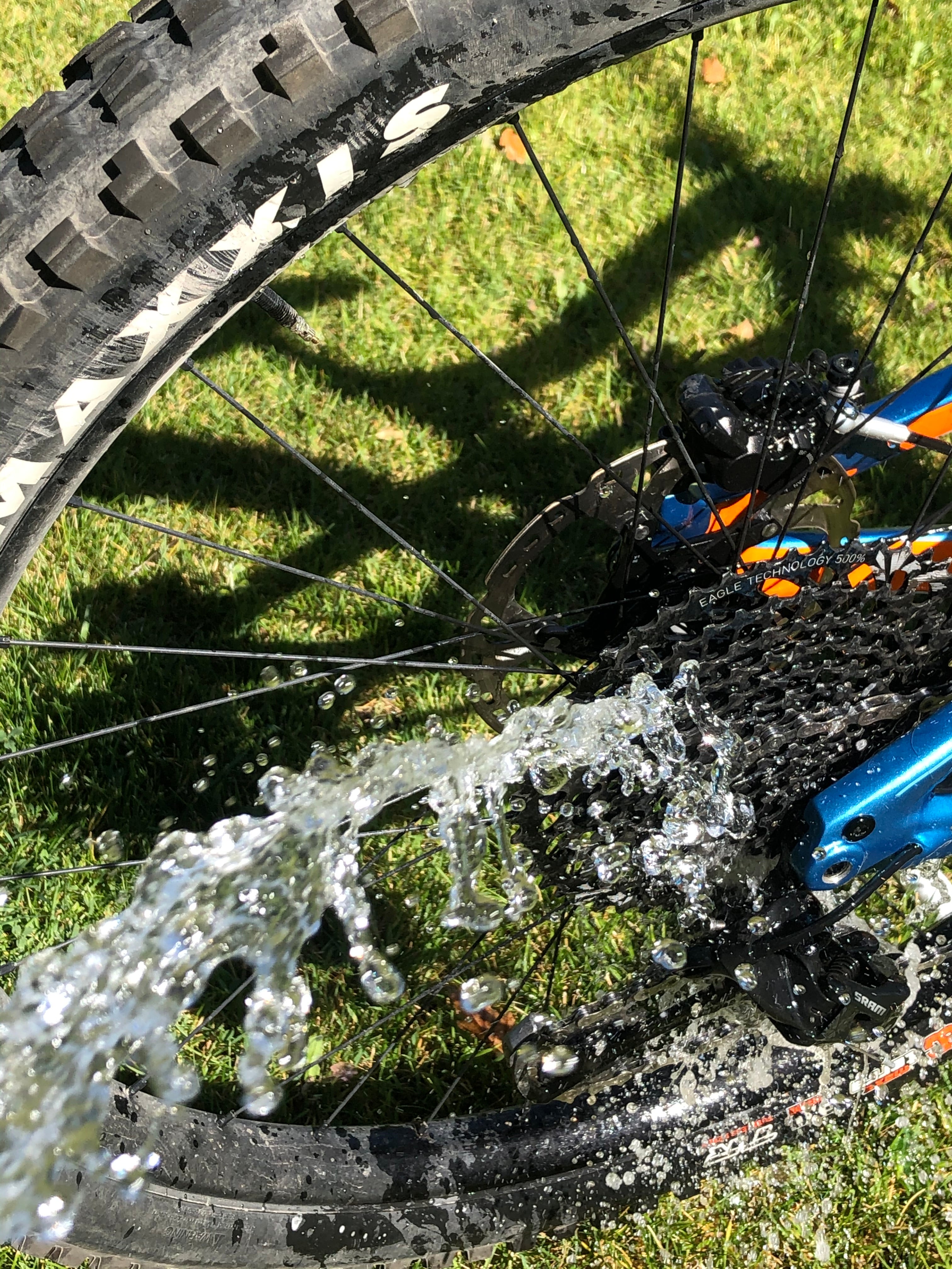 Pelli Waterless Wash Daily Bike Detailer 16 oz. Spray Bottle